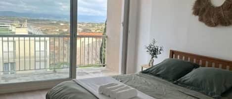 4 室のベッドルーム、旅行用ベビーベッド、WiFi (無料)、ベッドシーツ