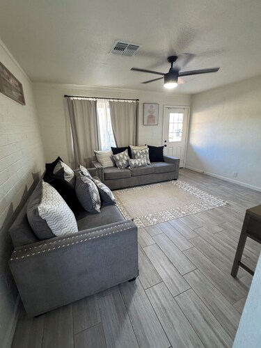 Charming 3-bedroom house with AC and WiFi in delightful Phoenix