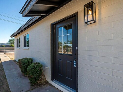 Charming 3-bedroom house with AC and WiFi in delightful Phoenix