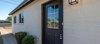 Charming 3-bedroom house with AC and WiFi in delightful Phoenix