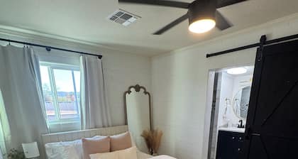 Charming 3-bedroom house with AC and WiFi in delightful Phoenix