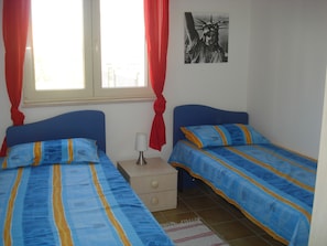 3 quartos, ferros/tábuas de passar roupa, Wi-Fi, roupa de cama