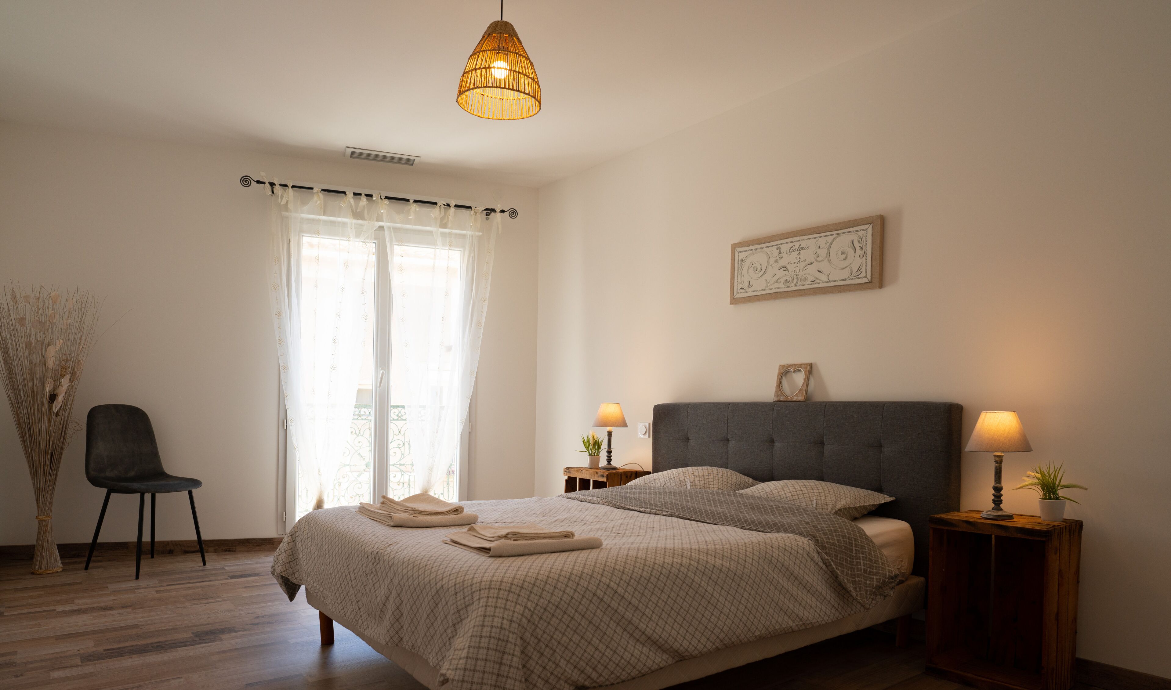 4 slaapkamers, een strijkplank/strijkijzer, reisbedje, wifi