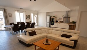 TV, DVD-spiller og bøker