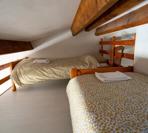2 bedrooms, travel crib