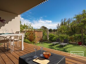 Outdoor dining - Riboleys - T2 avec clim, wifiI et piscine (Vias)