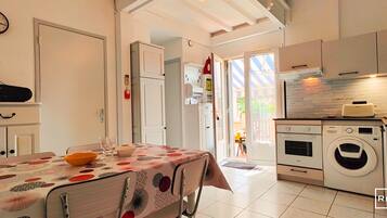 Réfrigérateur, micro-ondes, four, lave-vaisselle