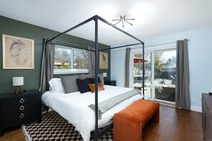 4 bedrooms, iron/ironing board, travel cot, WiFi - Texas Tranquility! Hot Tub, Pool, Putt Putt & More (San Antonio)