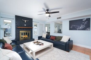 TV, fireplace - Texas Tranquility! Hot Tub, Pool, Putt Putt & More (San Antonio)