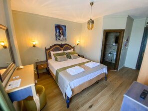 Quarto luxo, vista para o rio | 1 quarto, roupas de cama de algodão egípcio, roupas de cama premium