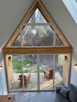 42-英寸LED 电视（配备数码频道）