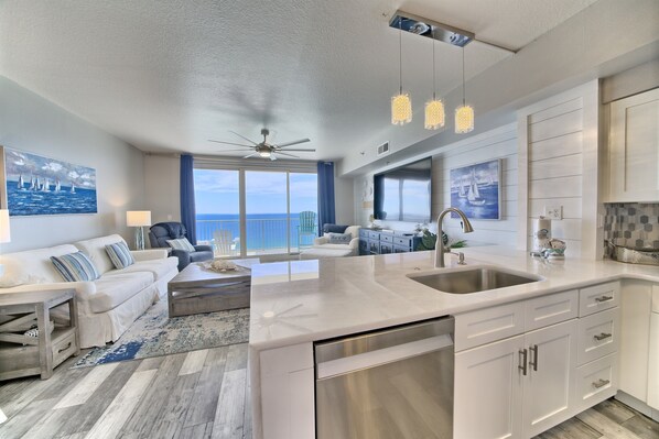 Interior - Shores of Panama 1402~Sleeps 6~End-Cap~Sunsets! (Panama City Beach)