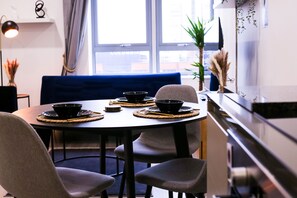 Apartment | Dining - Cozy Luxury City Apartment in Central Bracknell (Bracknell)