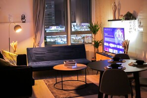 Apartment | Living area | TV - Cozy Luxury City Apartment in Central Bracknell (Bracknell)