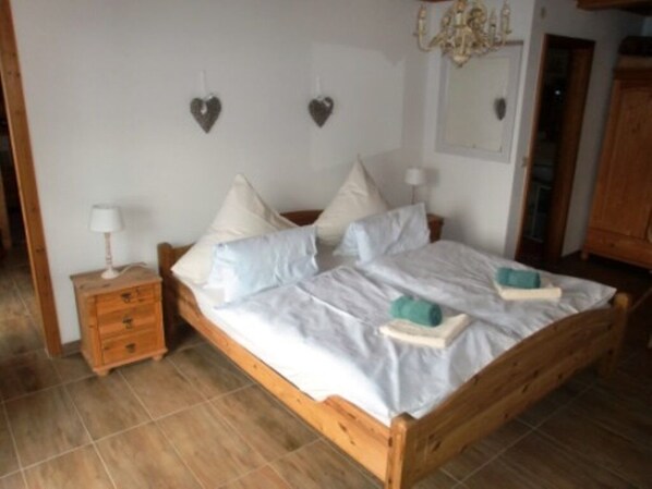 2 dormitorios, tabla de planchar con plancha, wifi y ropa de cama