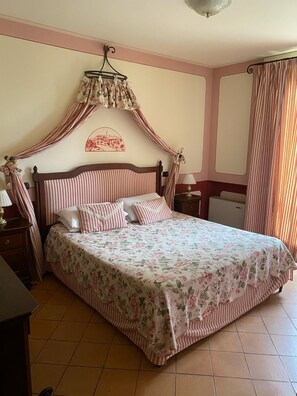 Standard Double or Twin Room, Non Smoking, Private Bathroom | Down comforters, individually decorated, desk, free WiFi - Arca Hotel (Pienza)