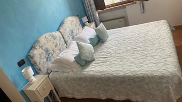 Chambre Double Standard, 1 grand lit, non-fumeur, salle de bains privée