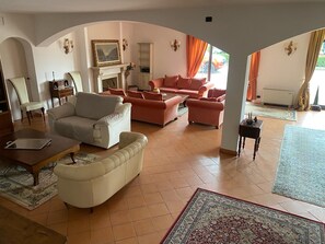 Lobby sitting area - Arca Hotel (Pienza)