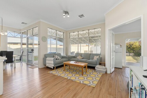 Sea-renity Now - a spacious 5x2 located 300m from the beach