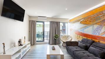 LĂ€genhet - 2 sovrum - balkong - utsikt mot floden | Vardagsrum