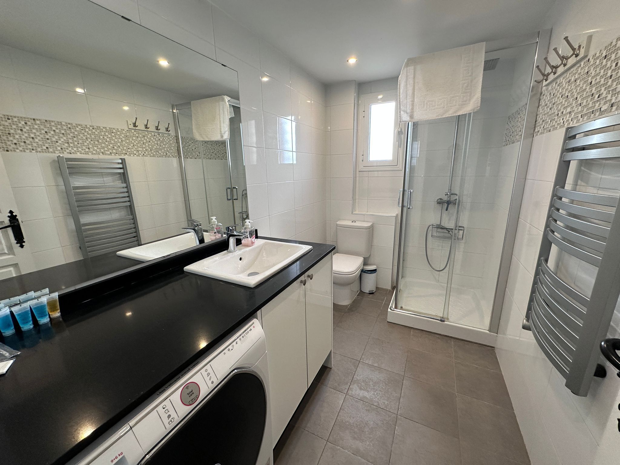 Lägenhet Basic | Badrum | Hårtork, handdukar, tvål och schampo