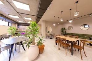 Ilmainen päivittäinen mannermainen aamiainen