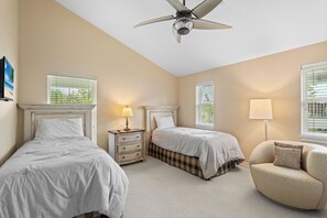 3 Schlafzimmer, Schreibtisch, Bügeleisen/Bügelbrett, WLAN