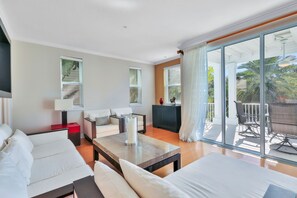 Smart-TV, Tischtennisplatte