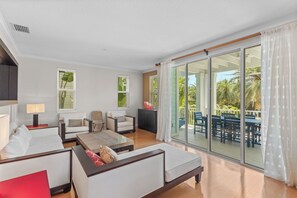 Smart TV, table tennis - Aqua Bay 3BR by RVA-Poolside Luxury, Pets Too (Longboat Key)