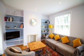 Living area - 3-bed House, Wood Burner, Parking & Pet Friendly (Fowey)