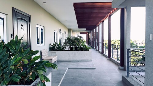 Elegant condo in Kingston, Great Location!