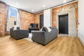 Smart TV - Clay St. Suite - American Hall (Millersburg)