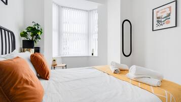 4 bedrooms, iron/ironing board, free WiFi, bed sheets