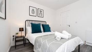 4 bedrooms, iron/ironing board, free WiFi, bed sheets