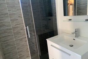 Shower, eco-friendly toiletries, hair dryer, towels