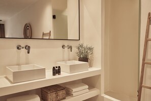 Luxury Villa | Bathroom