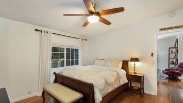 3 bedrooms, desk, iron/ironing board, WiFi