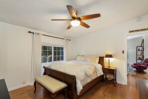 3 bedrooms, desk, iron/ironing board, WiFi