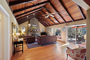 Smart TV, fireplace, DVD player, table tennis