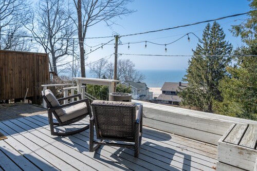 Cozy Cottage across from Grand Haven Beach