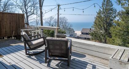 Cozy Cottage across from Grand Haven Beach