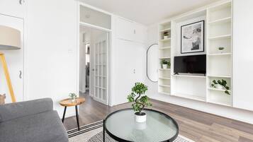 Studio | Wohnbereich | 37-Zoll-Fernseher mit Kabelempfang, Netflix, Streaming-Dienste