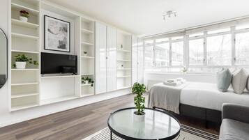 Studiolejlighed | Opholdsområde | 37-tommers tv med kabelkanaler, Netflix, streamingtjenester