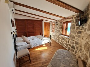 Villa | Individually decorated, individually furnished, free WiFi, bed sheets - Step to Kotor Bay Perast (Perast)