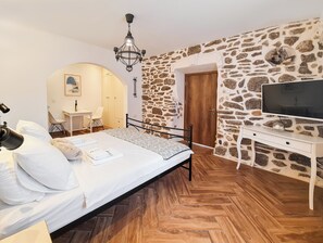 1 bedroom, individually decorated, individually furnished, free WiFi