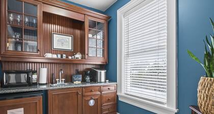 Pasfield House - Historic Mansion: Capital Suite