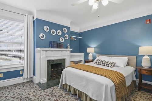 Pasfield House - Historic Mansion: Capital Suite
