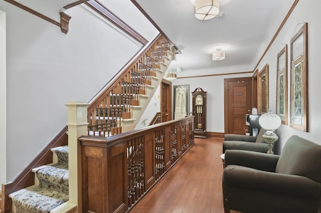 Interior. Pasfield House Historic Mansion: The George Suite