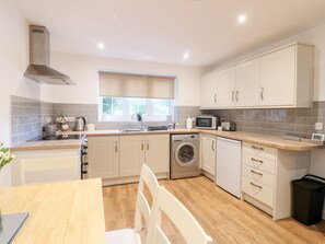 电热水壶、烤面包机、厨具/餐具