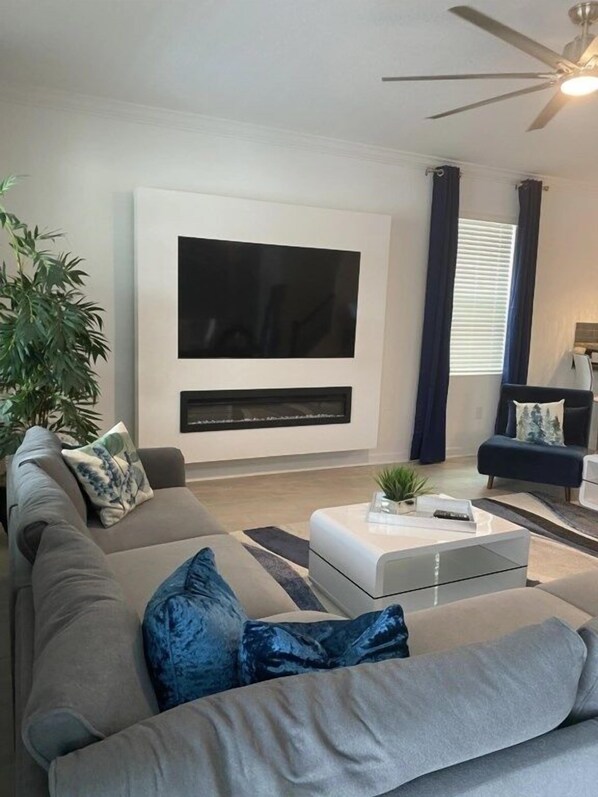 House, Multiple Bedrooms | Living area
